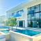 Grand Luxury Villa in Oceanfront Community - Sosúa