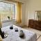 THREE BEDROOM Rural, relaxing and peaceful,DOGS welcome! With Cymru Holidays - 阿伯加文尼