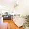 Hayes Beach House I Award Winner I 4 Mins to Beach