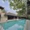 chrome hotel & resort solo