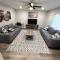 Cheerful 2 bedroom home 20 minutes from downtown