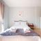 Eagles Nest - Bella studio flat