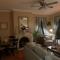 1 Br Private Victorian Apt in convenient City location on 5 acre, sleeps 4