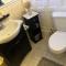 1 Br Private Victorian Apt in convenient City location on 5 acre, sleeps 4