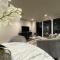 Sophisticated 1BR, 1 BA Chigwell Designer Flat CHCL F2 - Chigwell