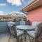 Mountain Retreat - Modern and Bright with Panorama Views 2 bedrooms, 4 beds, heated all-year outdoor pool, hottub, balcony, Banff Park Pass