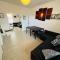 Safari Apartment, Free Parking, 10Min Walk To Blackpool tower, sleeps 12