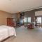 A305 Studio & Loft Lake View