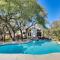 Shaded Getaway with BBQ and Fire Pit in Austin! - أوستن