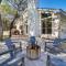 Shaded Getaway with BBQ and Fire Pit in Austin! - أوستن