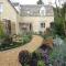 Little Maunditts Cottage - quiet location in charming Cotswold village - Sherston