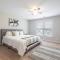 Modern Stunning SouthPark/Cotswold Home!