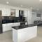 Lux Modern 4 Bedroom House Central CBD