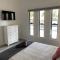 Lux Modern 4 Bedroom House Central CBD