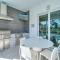 2017 built waterfront home w/ heated pool, hot tub & two master suites - جزيرة ماركو