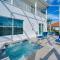 2017 built waterfront home w/ heated pool, hot tub & two master suites - جزيرة ماركو