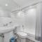 Beachfront Getaway Studio with Parking - M21
