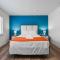 Beachfront Studio with Pool access -M24