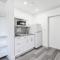 Spacious Oceanfront Studio with pool access - M27