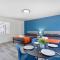 Spacious Oceanfront Studio with pool access - M27