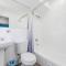 Spacious Oceanfront Studio with pool access - M27