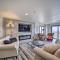 Balcony and Lake View Modern Condo in Monkey Island - Monkey Island