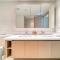 Elegant 3BR with Assistant Room at Harbour Views Tower 1 by Deluxe Holiday Homes - 迪拜
