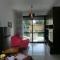 Homely flat with balcony and swimming pool - 比比翁