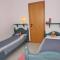 Homely flat with balcony and swimming pool - 比比翁