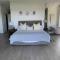 Splash Rock Beachfront Villa - Umtentweni