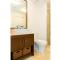 Modern, Stylish And Great Views Apt In Oceania