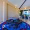 Modern, Stylish And Great Views Apt In Oceania