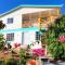 Colorful Garden House - Providencia