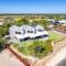 Seaview Residence by "Peppy Beach Retreats" - Two Houses in One with Soaring Ceilings
