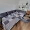 Modernes Appartment für 4 -8 Gäste. - بون