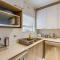 Cosy Butterfly Comforts 2 Bed Top Floor Unit