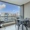 Cosy Butterfly Comforts 2 Bed Top Floor Unit