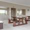 Cosy Butterfly Comforts 2 Bed Top Floor Unit