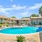 Charming Modern Apt Pool Patio Free Parking