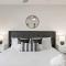 Charming Modern Apt Pool Patio Free Parking