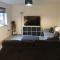 Large 2 bedroom apartment, 4 beds one 1 en-suite, Free parking Nr Chelt Elmore and Quays - Gloucester