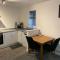 Large 2 bedroom apartment, 4 beds one 1 en-suite, Free parking Nr Chelt Elmore and Quays - Gloucester