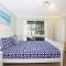 Hayes Beach House I Award Winner I 4 Mins to Beach