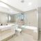 Zen Ocean Charm 3BR Luxury W/front Apt Pool + BBQ - Darwin