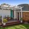 Cheerful, Cosy Cottage - Near Rose Garden!