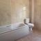 Traditional Quiet Townhouse with Two Bedrooms and Private Garden Great for Airport Crew and Professionals