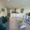 Light and Modern 2BR 1.5BA, newly refurbished! - 莱尼斯公园