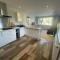 Light and Modern 2BR 1.5BA, newly refurbished! - Raynes Park