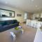 Light and Modern 2BR 1.5BA, newly refurbished! - 莱尼斯公园