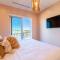 Glamorous 5 BR Condo right next to The Hangout!
